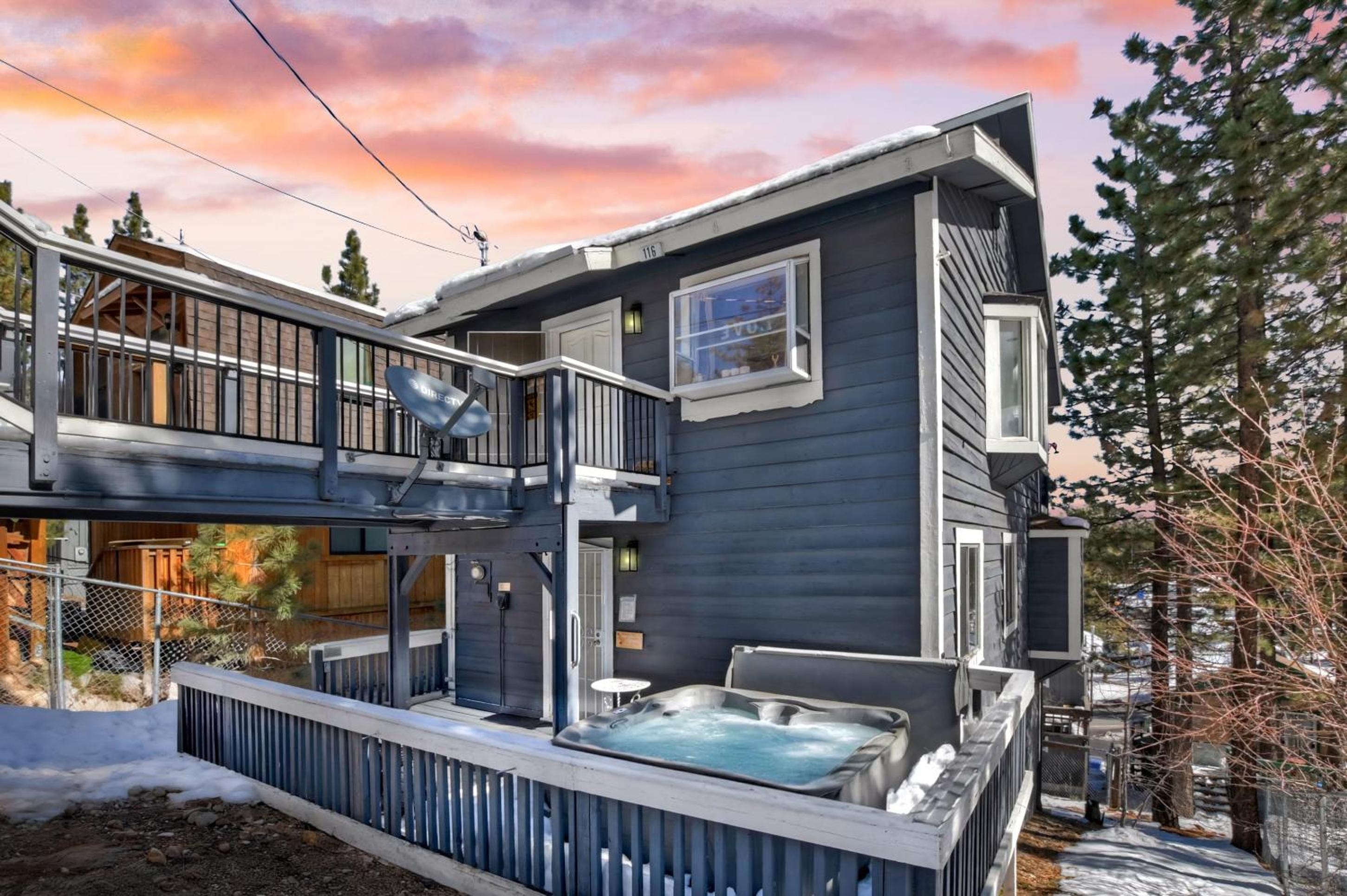 Mountain Palette by AvantStay Hot Tub Game Room Deck Sweeping Views