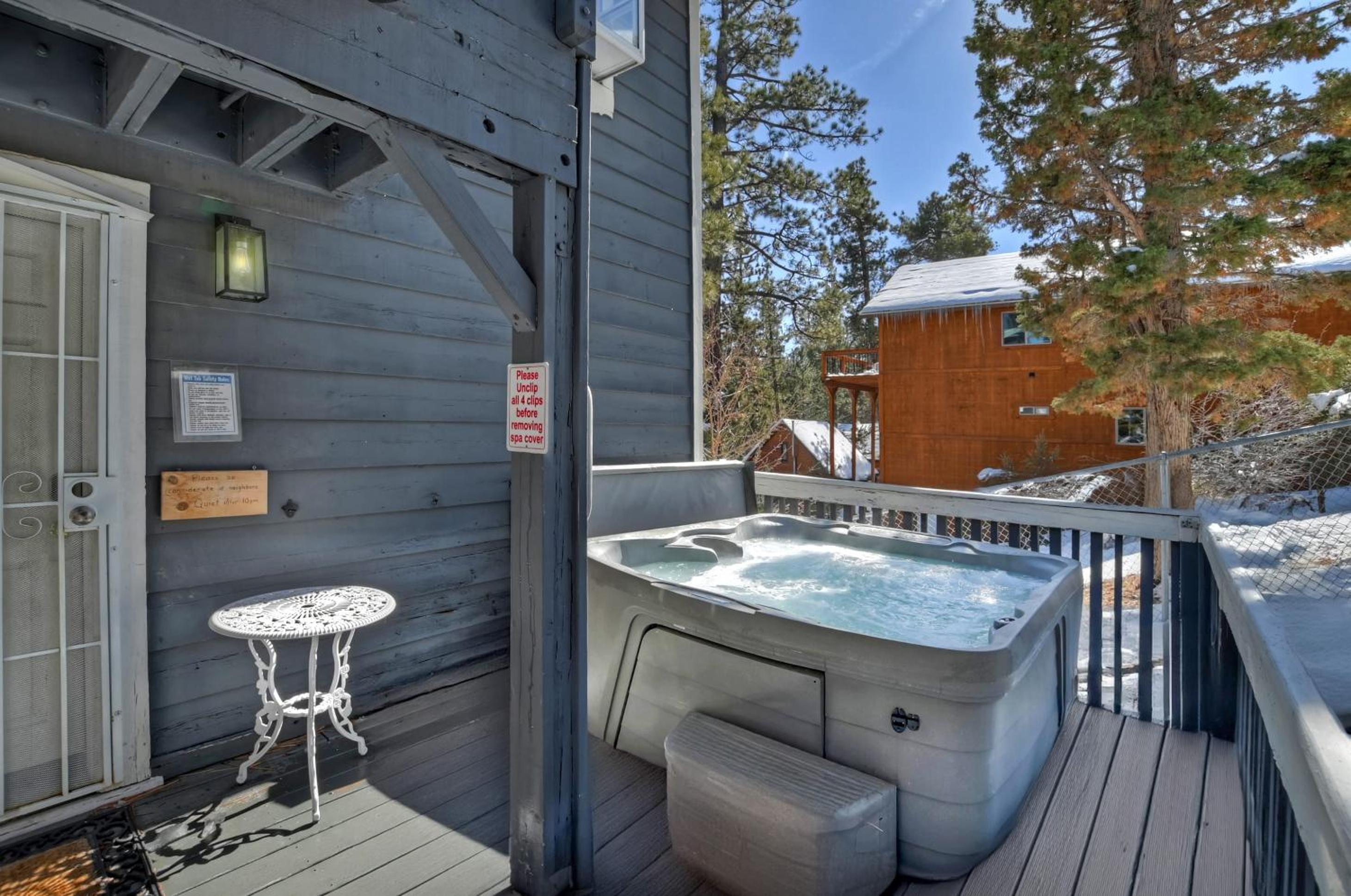 Mountain Palette by AvantStay Hot Tub Game Room Deck Sweeping Views