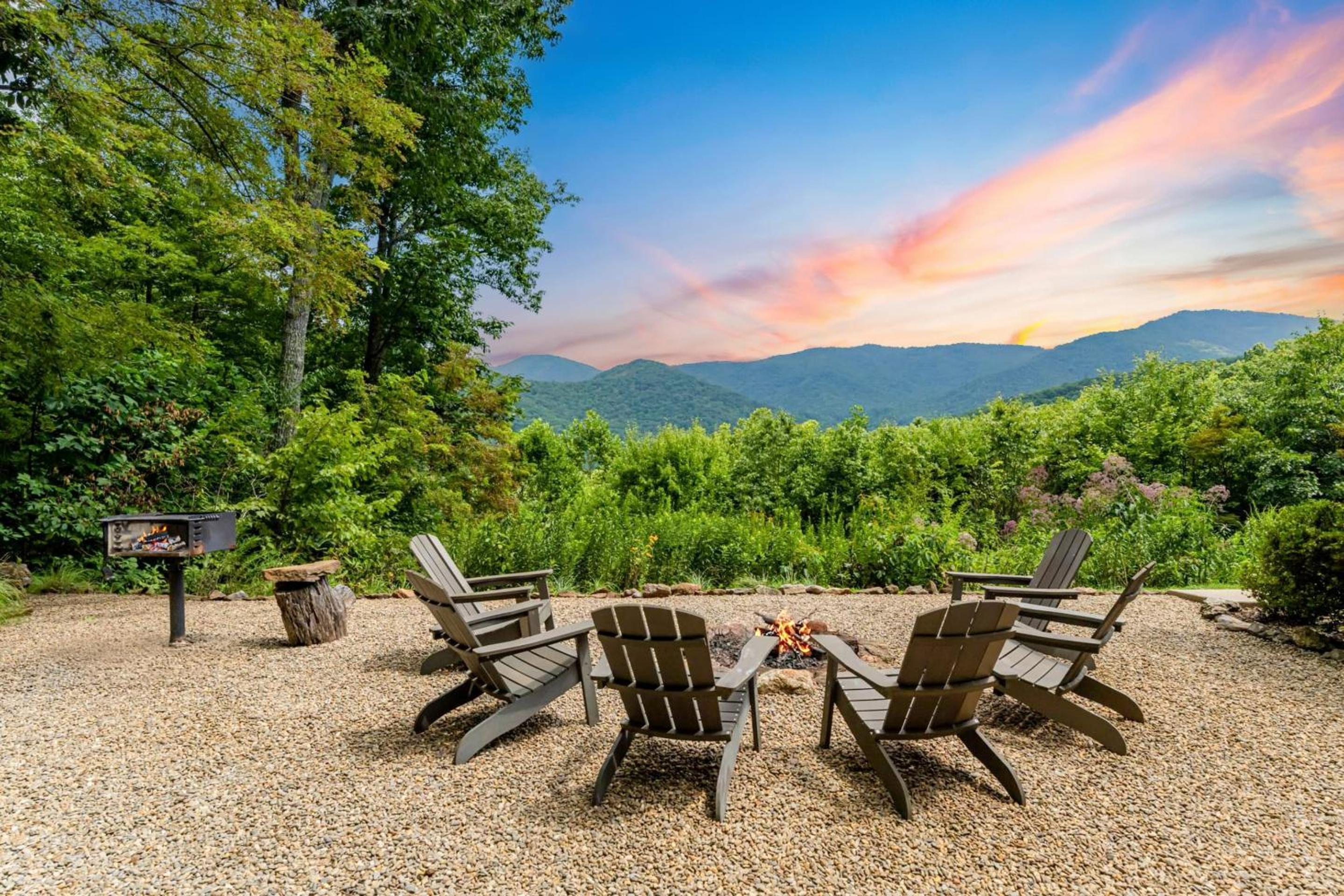 Among the Clouds by AvantStay Views Hot Tub