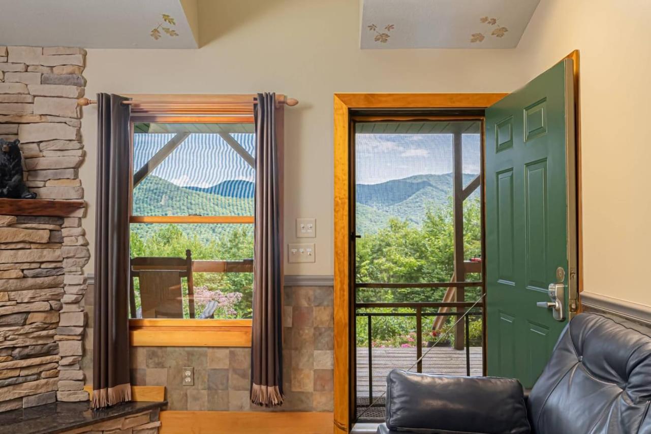 Among the Clouds by AvantStay Views Hot Tub