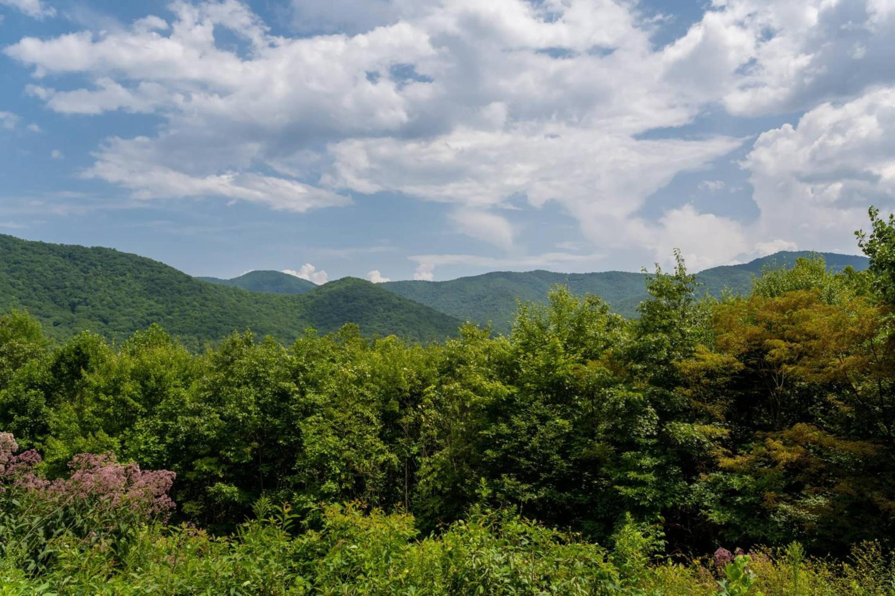 Among the Clouds by AvantStay Views Hot Tub