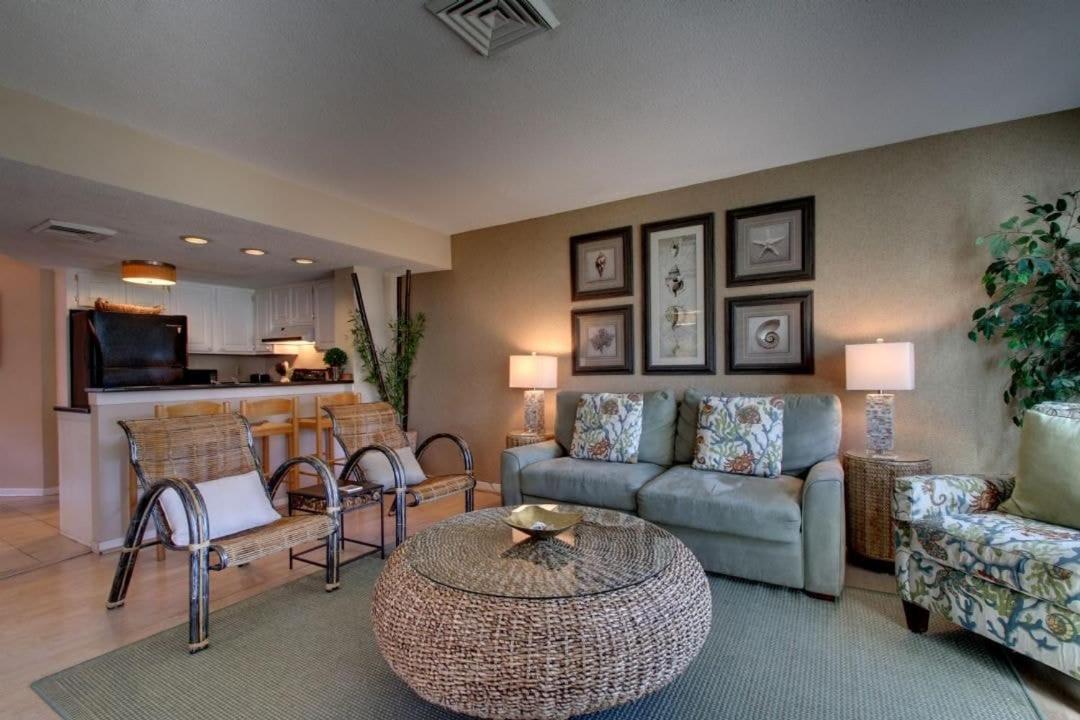 102 E Port O Call by AvantStay Beachfront Ocean Views Communal Pool