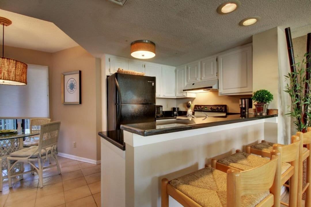 102 E Port O Call by AvantStay Beachfront Ocean Views Communal Pool