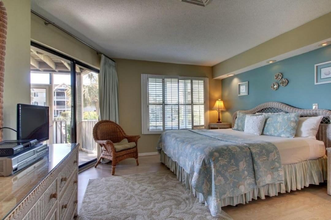 102 E Port O Call by AvantStay Beachfront Ocean Views Communal Pool