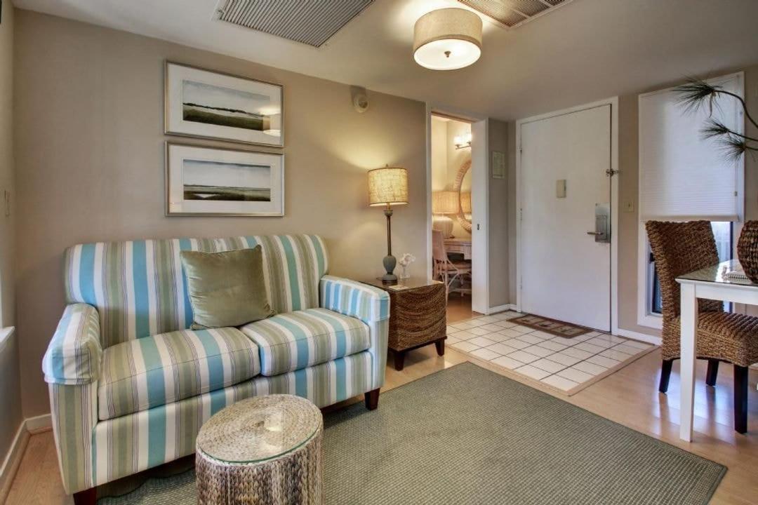 102 E Port O Call by AvantStay Beachfront Ocean Views Communal Pool