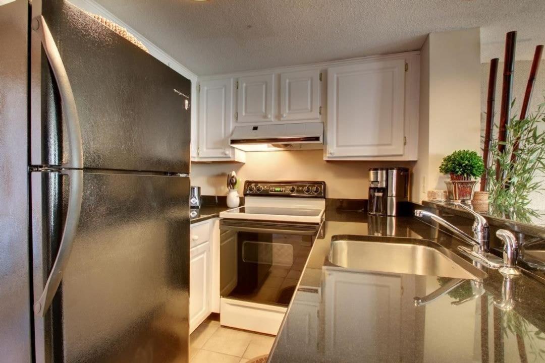 102 E Port O Call by AvantStay Beachfront Ocean Views Communal Pool
