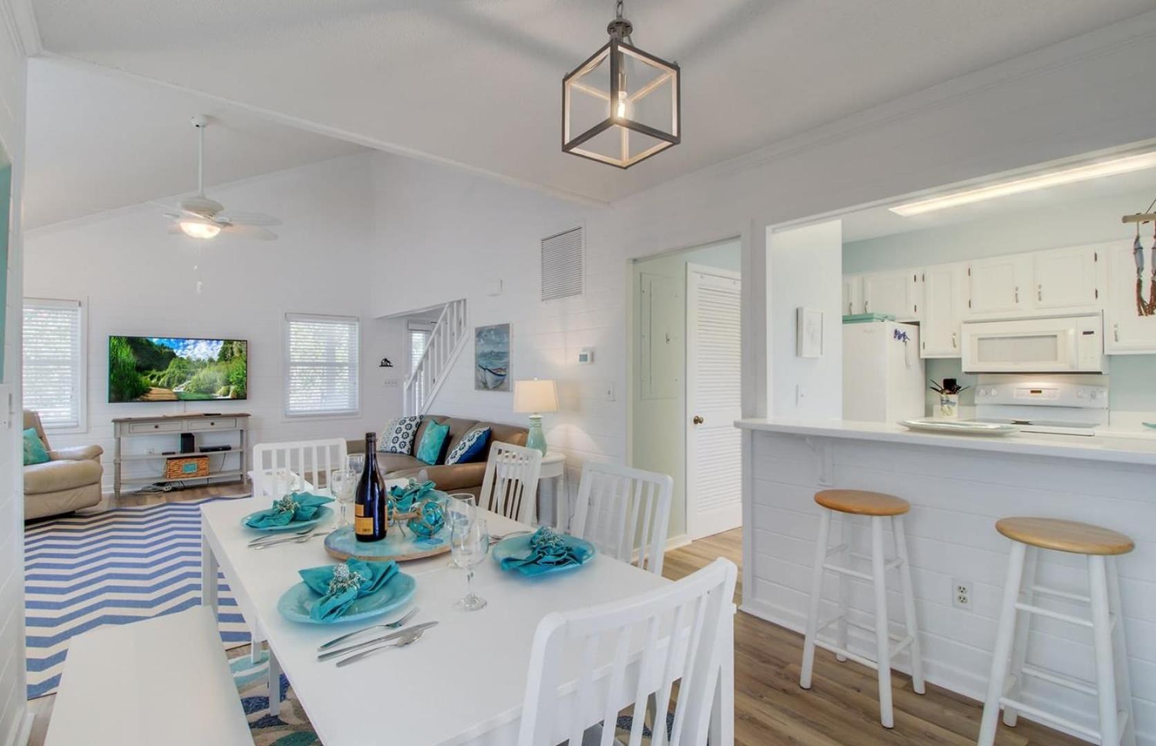 72 Pelican Bay AvantStay Community Pool Decks
