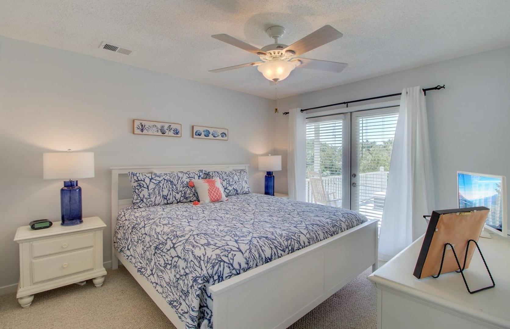 72 Pelican Bay AvantStay Community Pool Decks