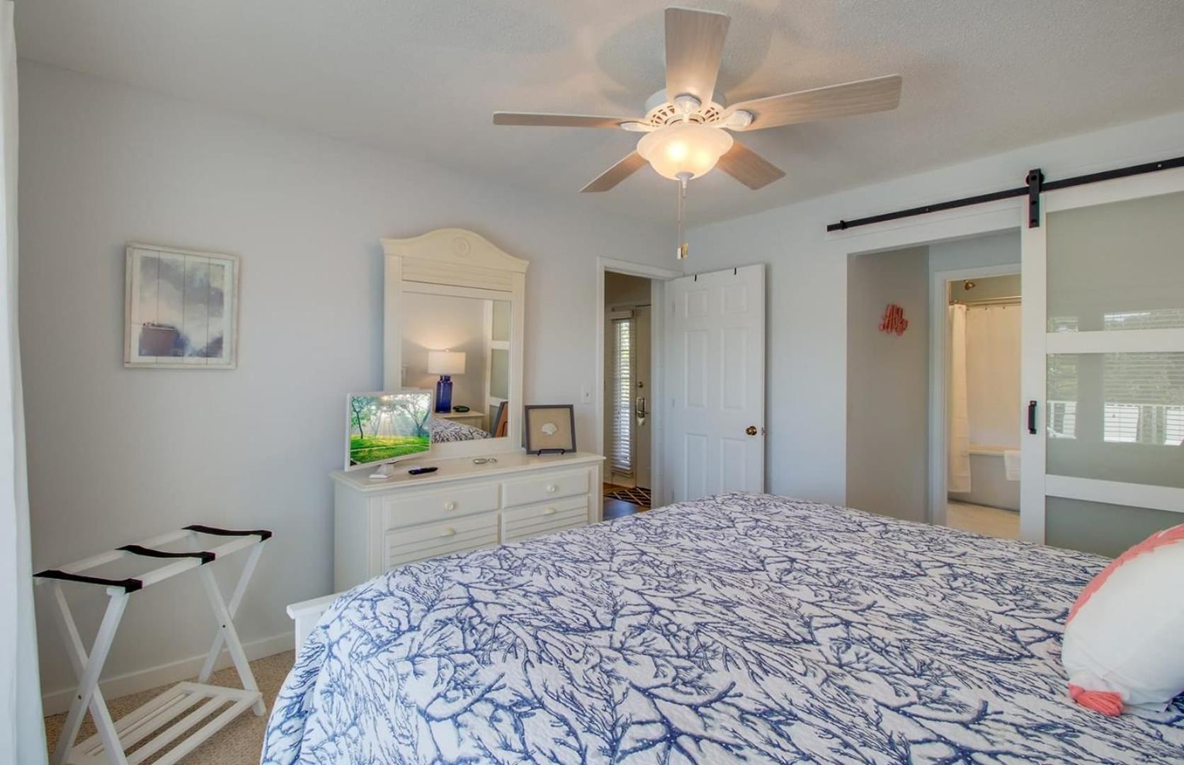 72 Pelican Bay AvantStay Community Pool Decks