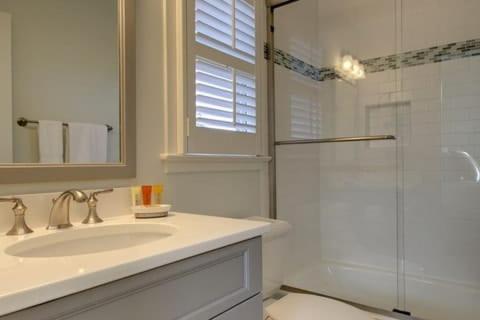 73 Grand Pavilion by AvantStay Corner Lot Porch