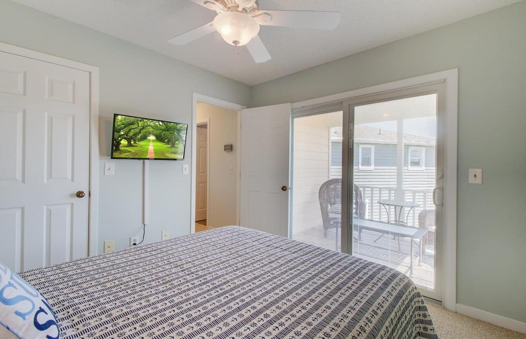 72 Pelican Bay AvantStay Community Pool Decks