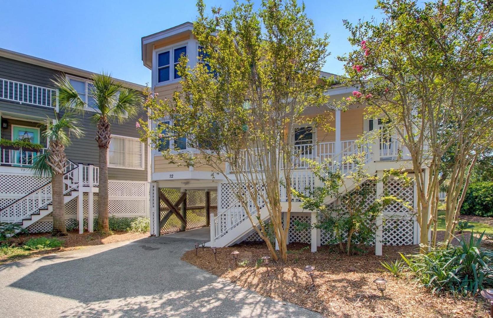 72 Pelican Bay AvantStay Community Pool Decks