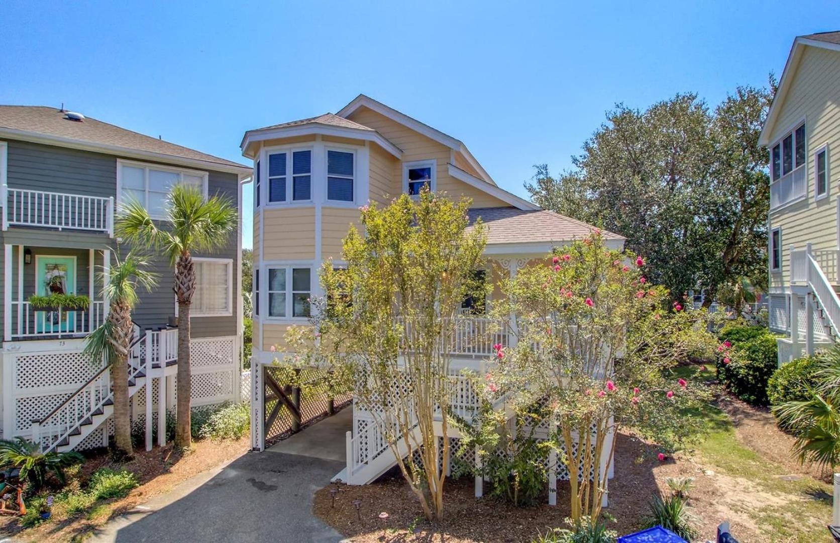 72 Pelican Bay AvantStay Community Pool Decks