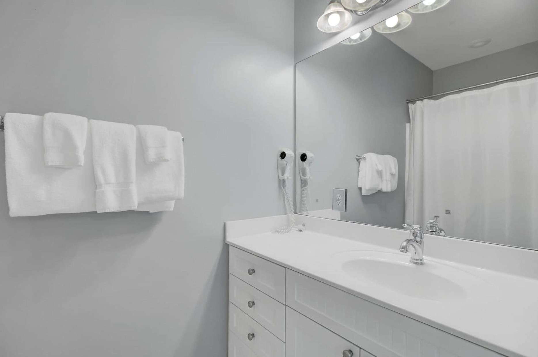 6 10th Avenue by AvantStay Steps to the Beach Pool 2691 sqft