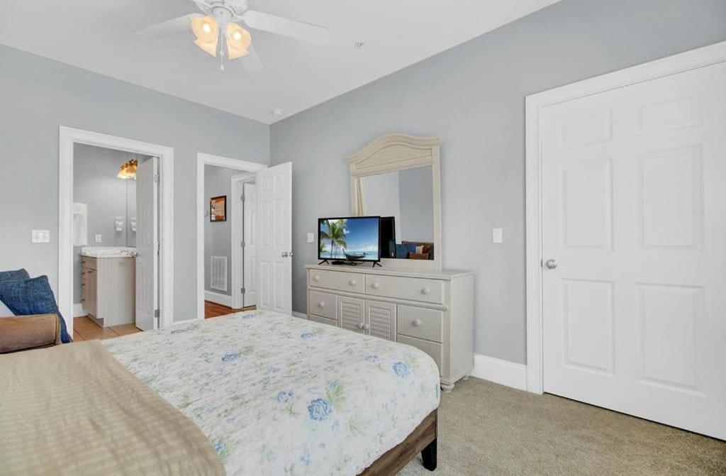 6 10th Avenue by AvantStay Steps to the Beach Pool 2691 sqft