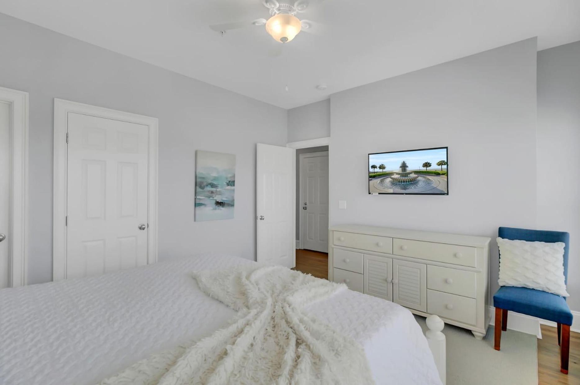 6 10th Avenue by AvantStay Steps to the Beach Pool 2691 sqft