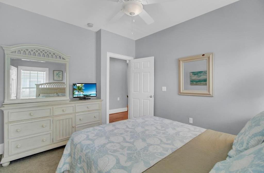 6 10th Avenue by AvantStay Steps to the Beach Pool 2691 sqft