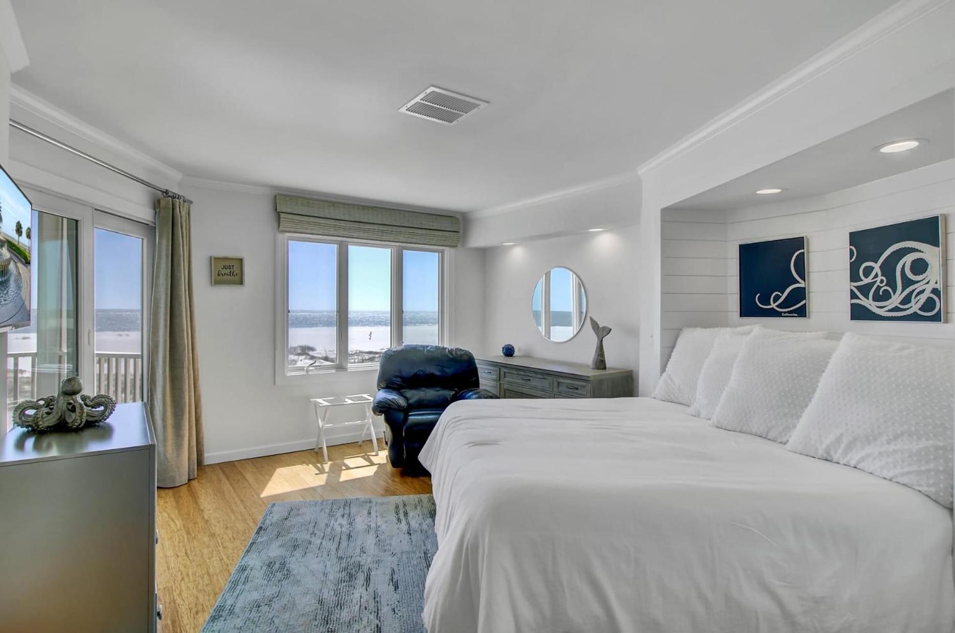 202 F Port O Call by AvantStay Amazing Oceanfront Views