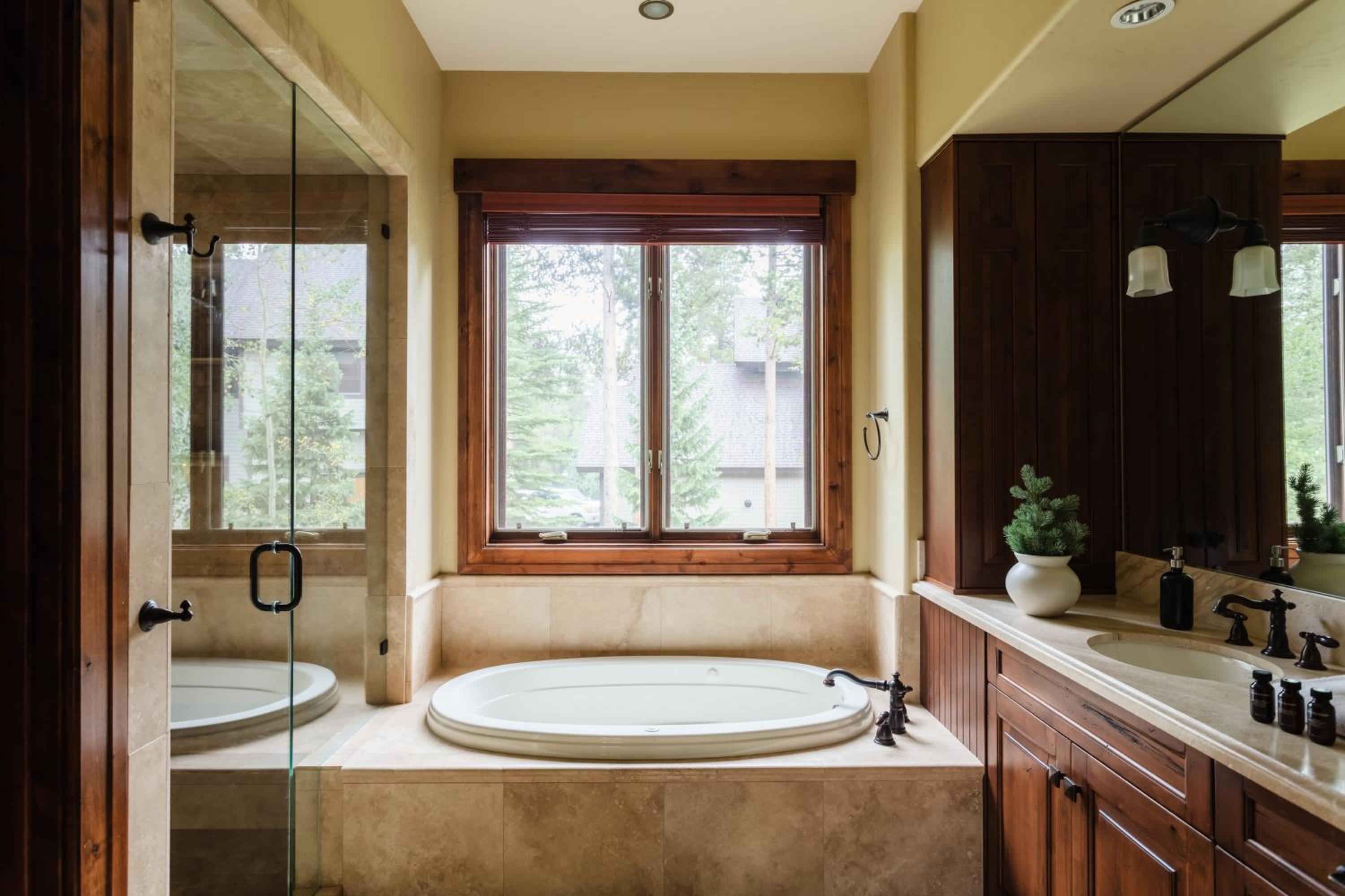 Peak 8 by AvantStay Spacious Modern Cabin w Hot Tub Views