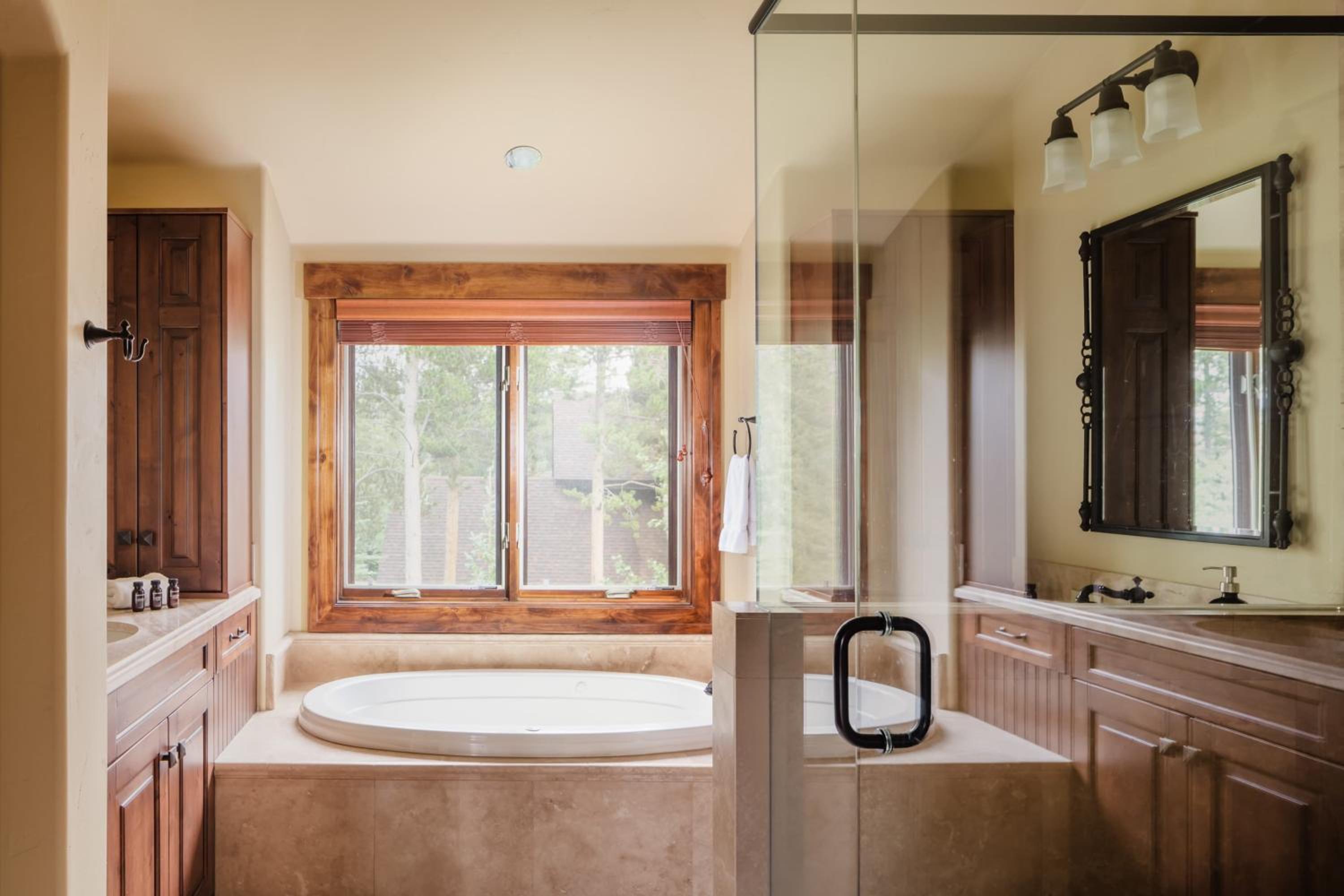 Peak 8 by AvantStay Spacious Modern Cabin w Hot Tub Views