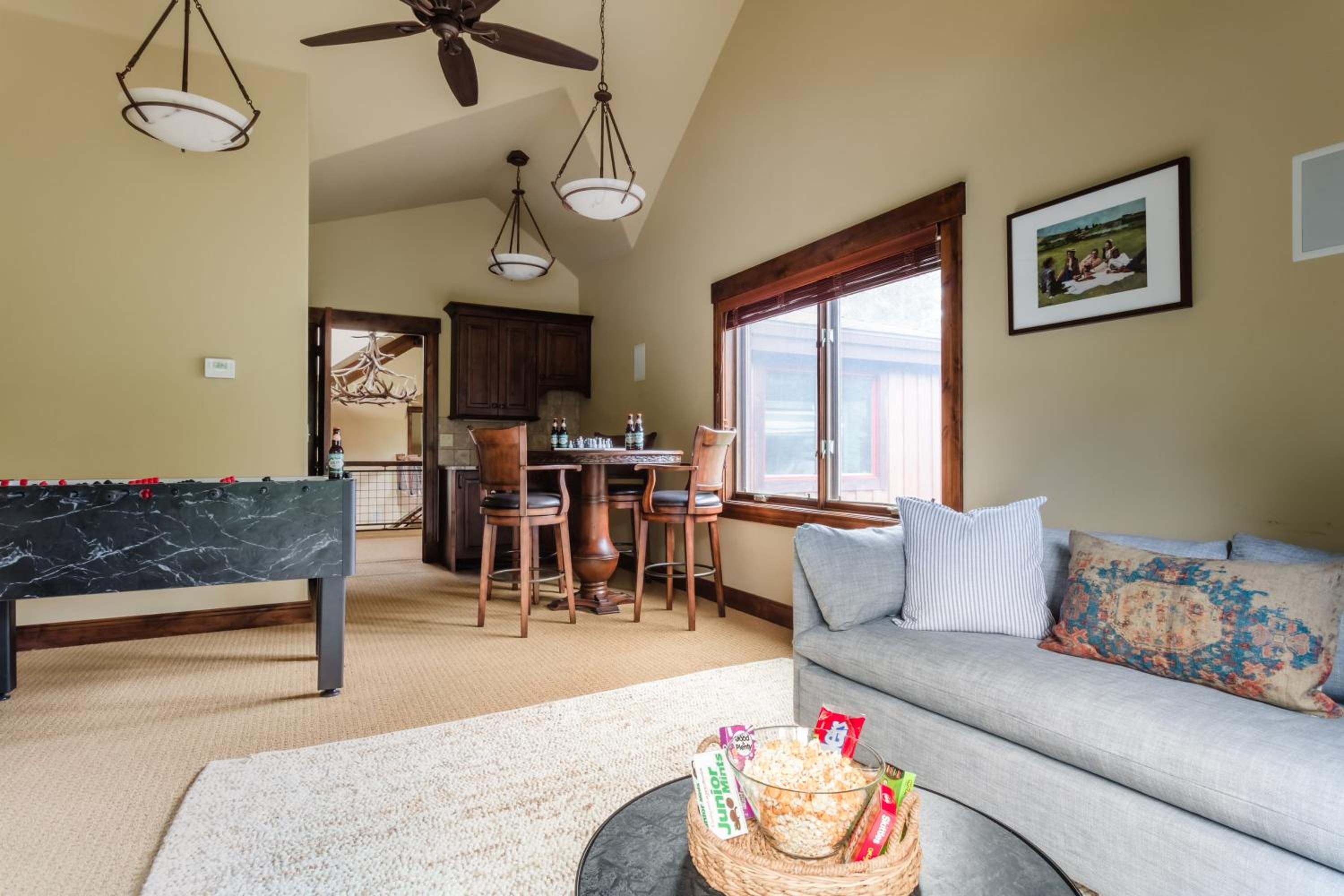 Peak 8 by AvantStay Spacious Modern Cabin w Hot Tub Views