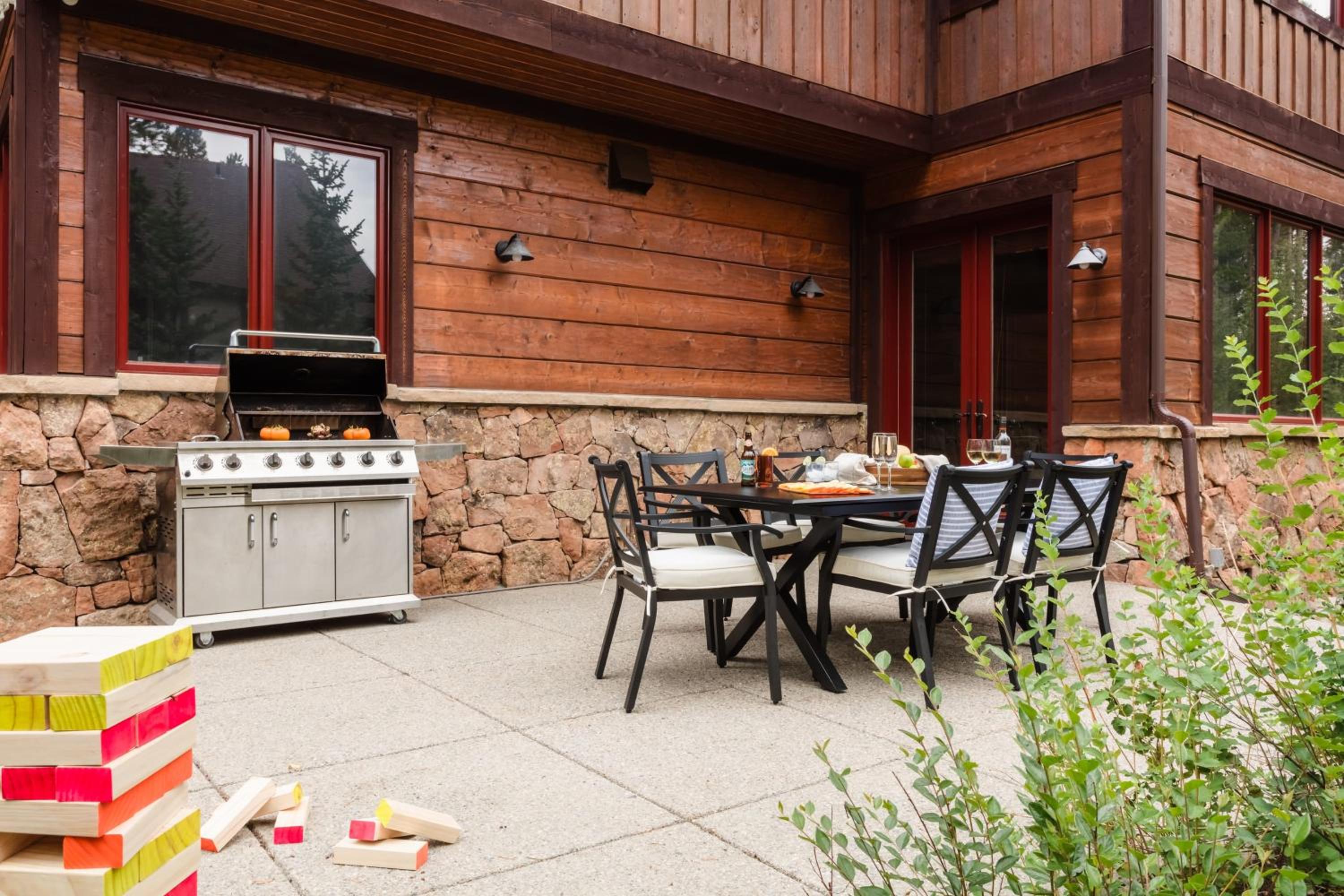 Peak 8 by AvantStay Spacious Modern Cabin w Hot Tub Views