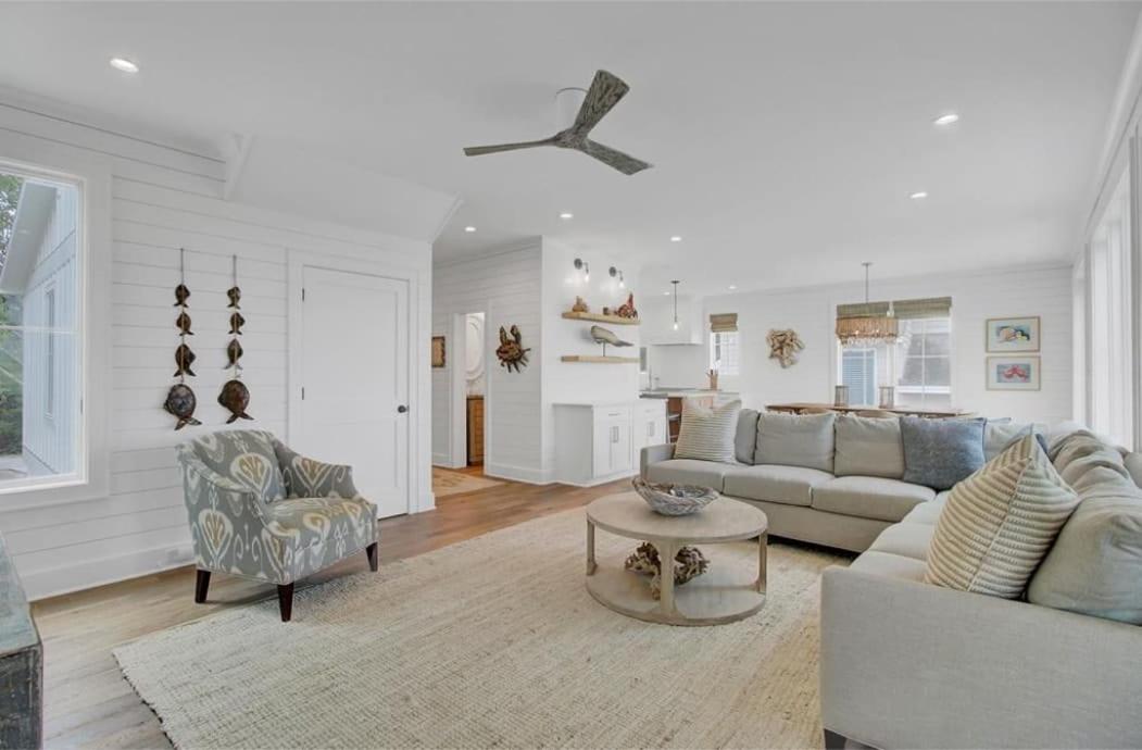 17 Marsh Island Lane by AvantStay Modern Home w Amazing Views