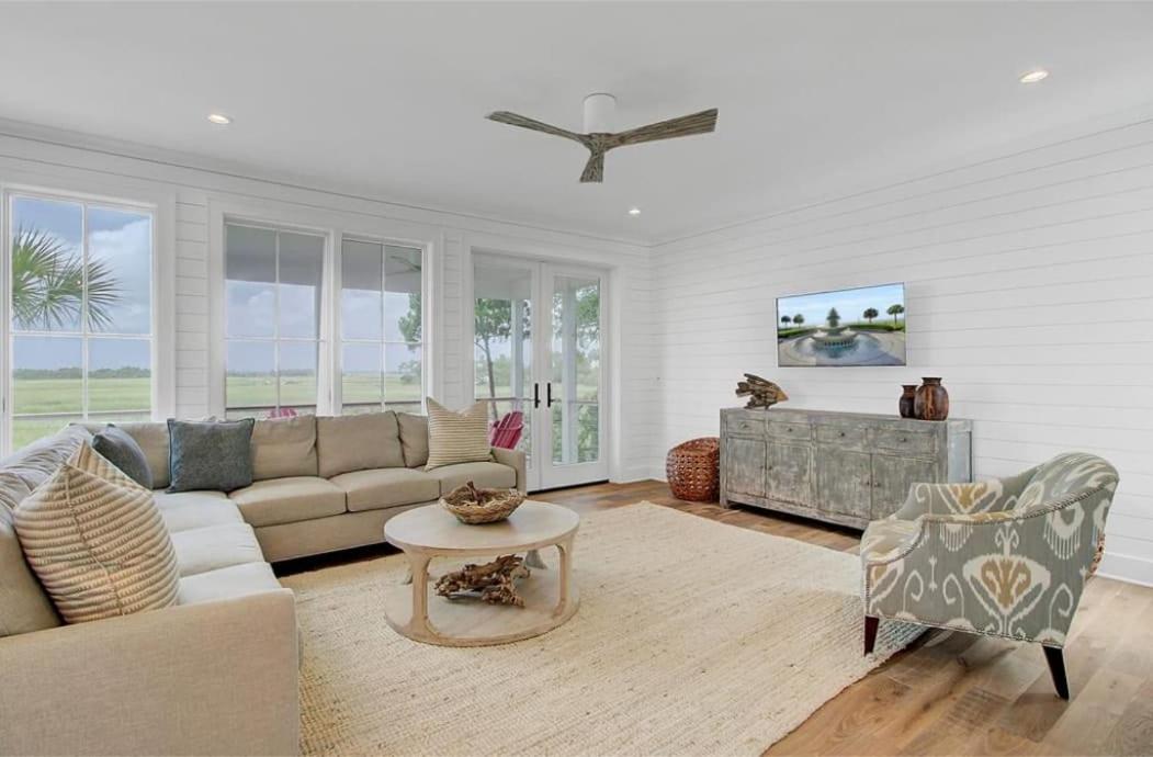 17 Marsh Island Lane by AvantStay Modern Home w Amazing Views