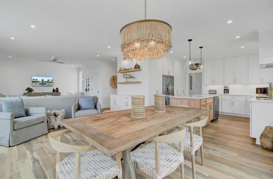 17 Marsh Island Lane by AvantStay Modern Home w Amazing Views