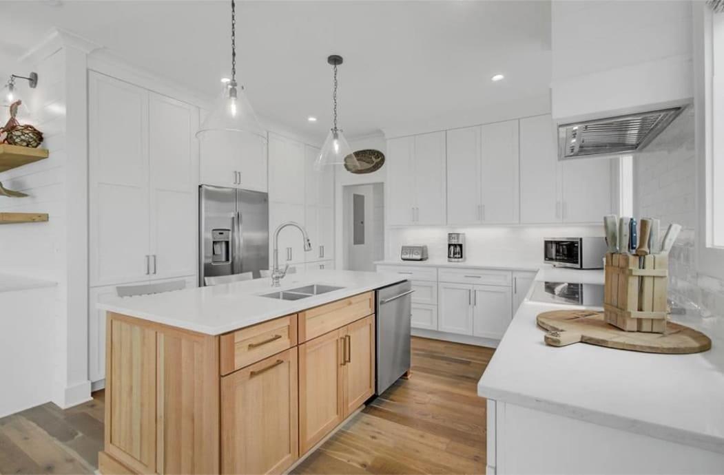 17 Marsh Island Lane by AvantStay Modern Home w Amazing Views