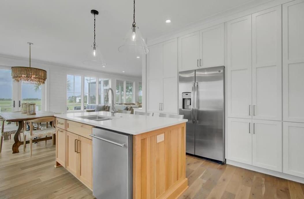 17 Marsh Island Lane by AvantStay Modern Home w Amazing Views