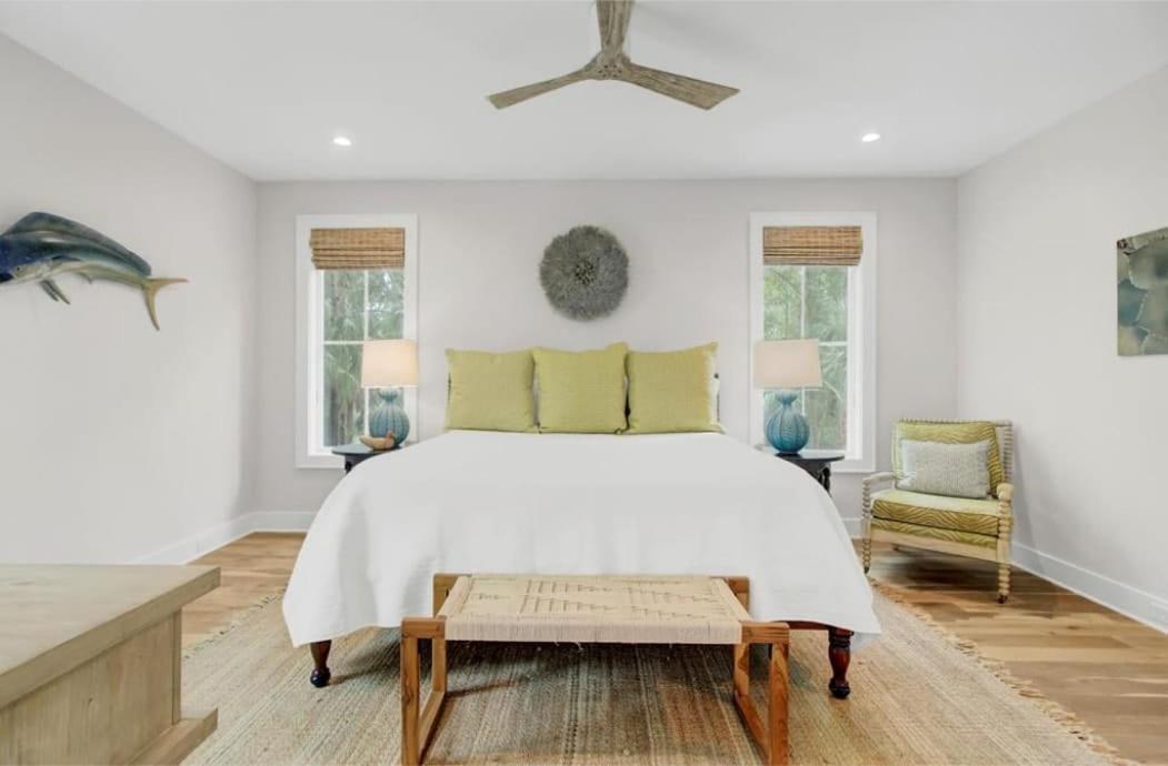 17 Marsh Island Lane by AvantStay Modern Home w Amazing Views