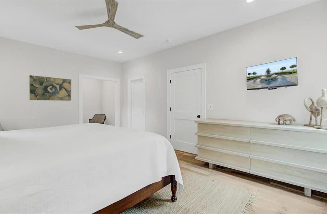 17 Marsh Island Lane by AvantStay Modern Home w Amazing Views