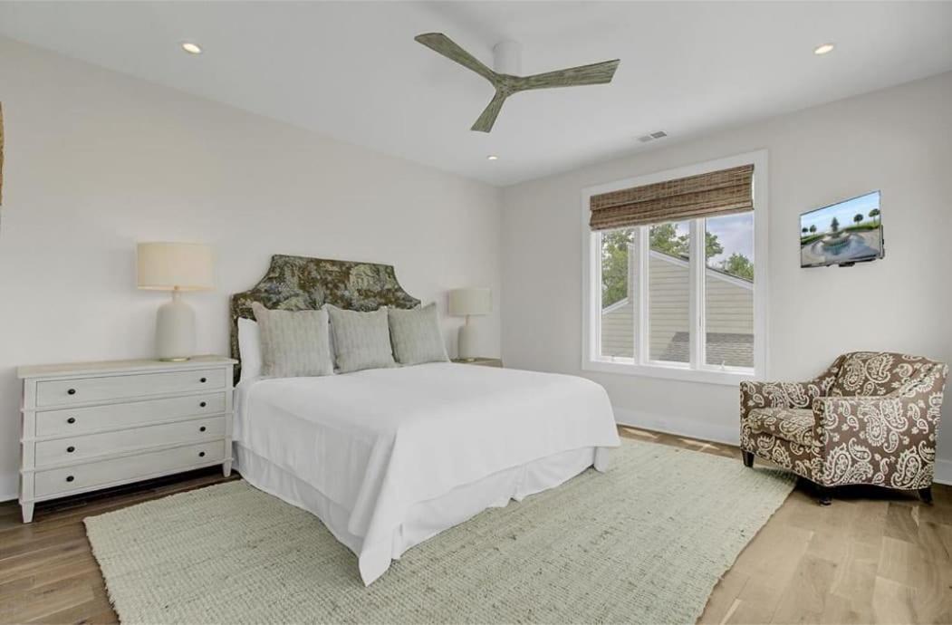 17 Marsh Island Lane by AvantStay Modern Home w Amazing Views