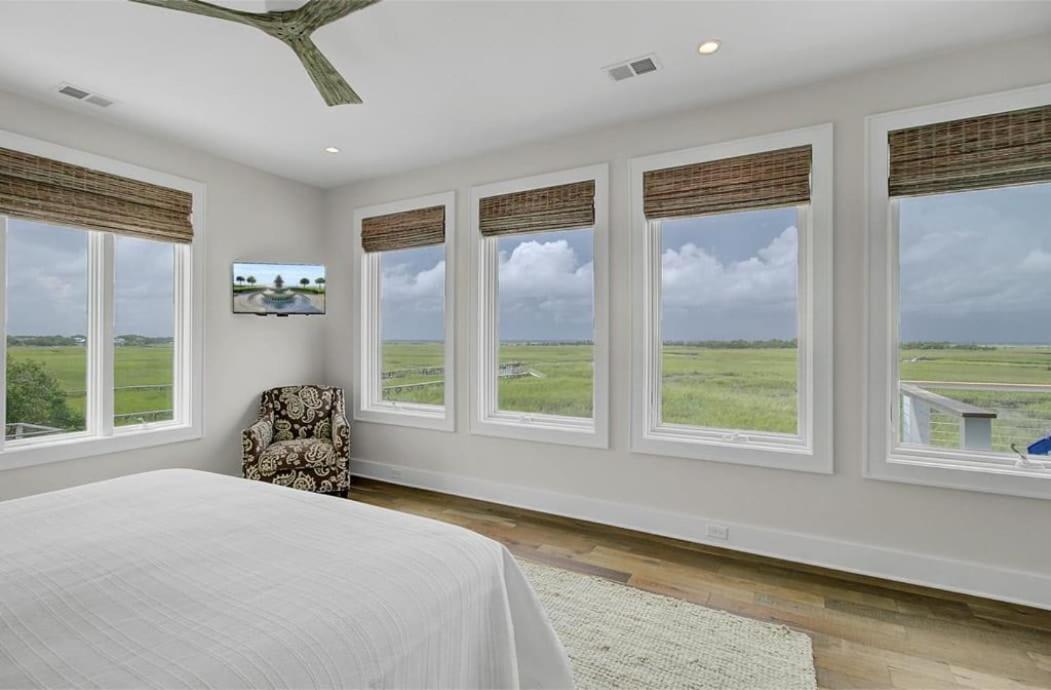 17 Marsh Island Lane by AvantStay Modern Home w Amazing Views