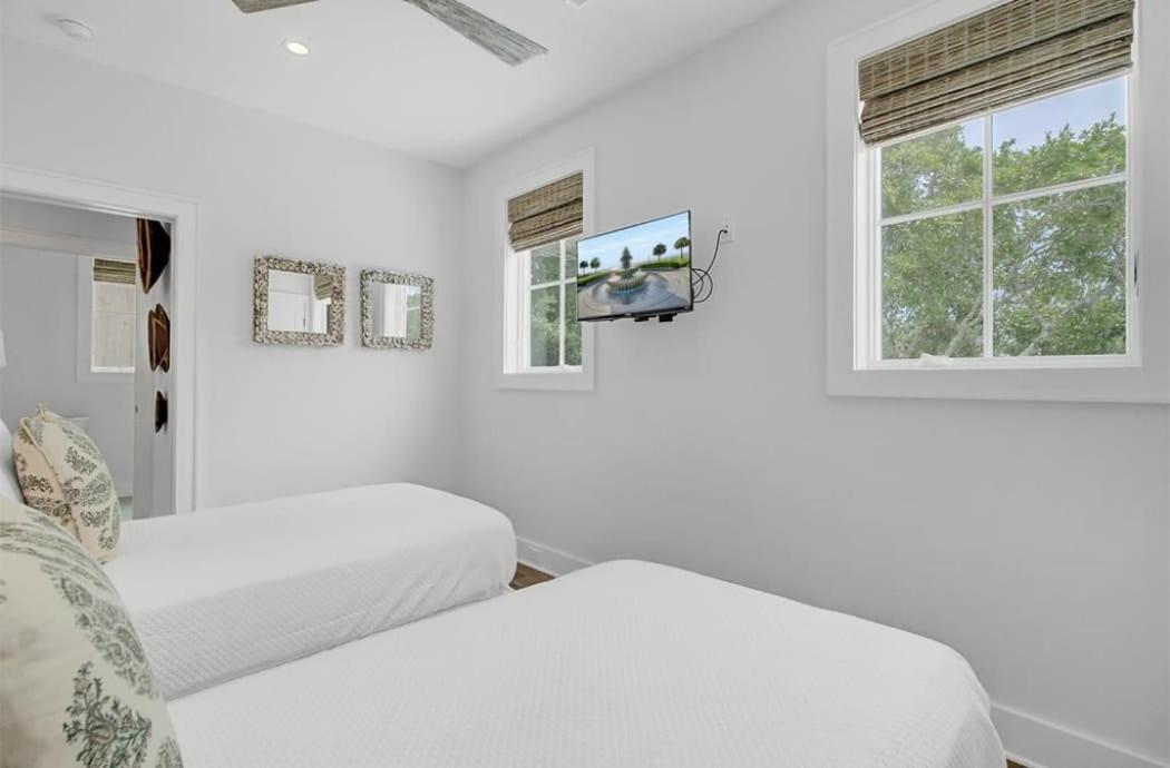 17 Marsh Island Lane by AvantStay Modern Home w Amazing Views