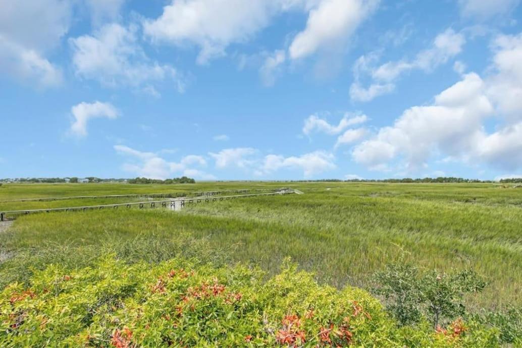 17 Marsh Island Lane by AvantStay Modern Home w Amazing Views