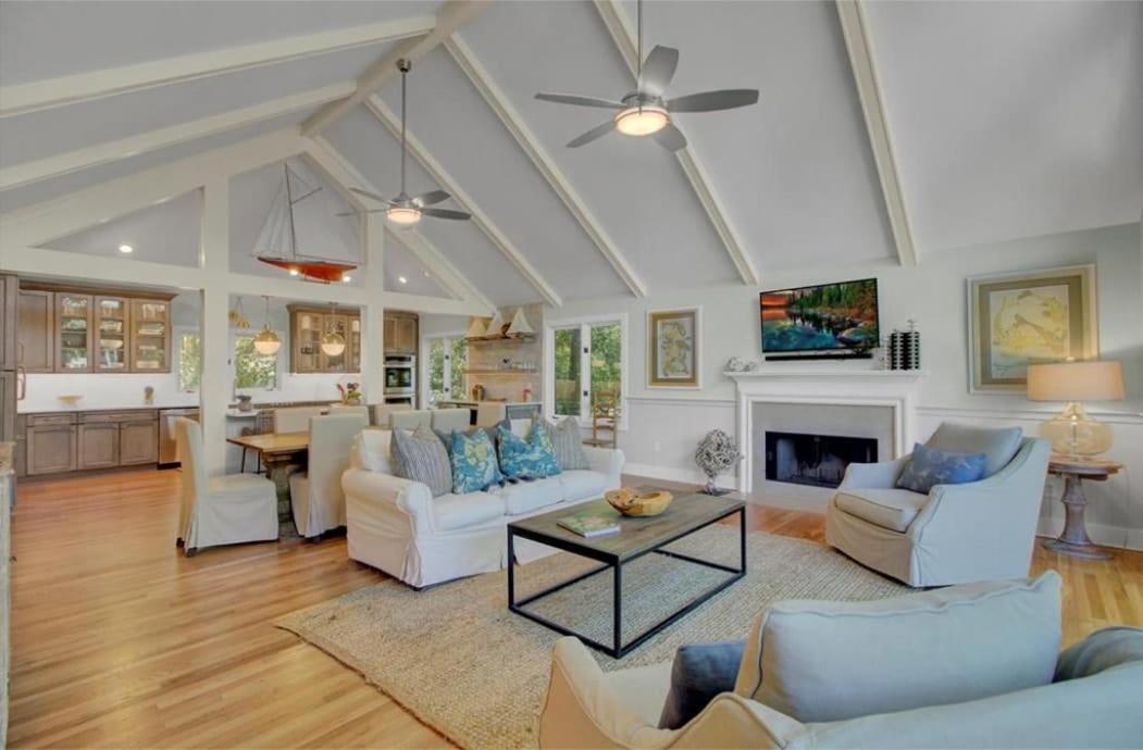 19 Oyster Row by AvantStay Lakefront Home w Golf Course Views