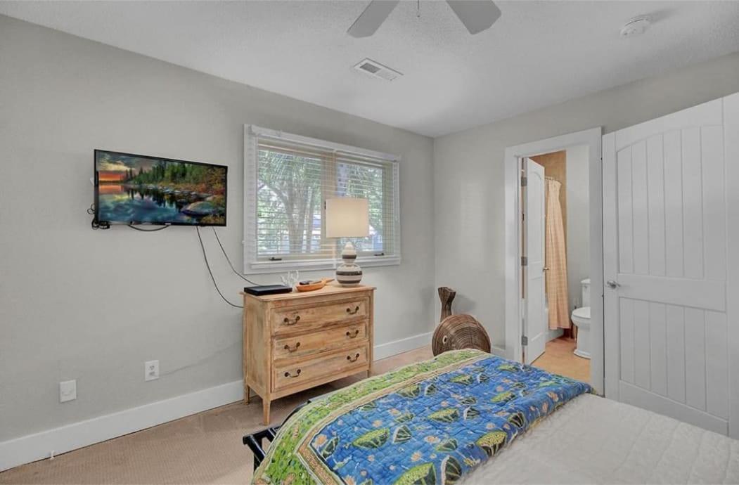 19 Oyster Row by AvantStay Lakefront Home w Golf Course Views
