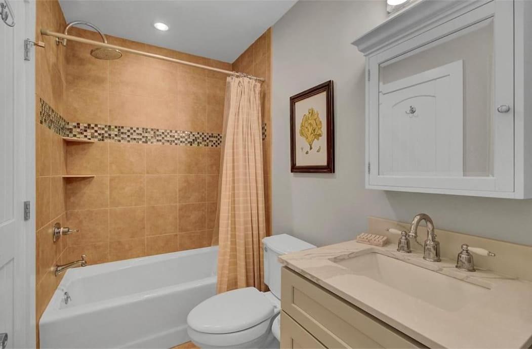 19 Oyster Row by AvantStay Lakefront Home w Golf Course Views