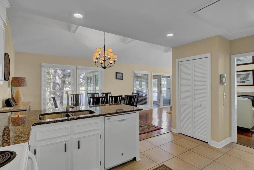 15 Lake Village by AvantStay Golf Course Lagoon Views