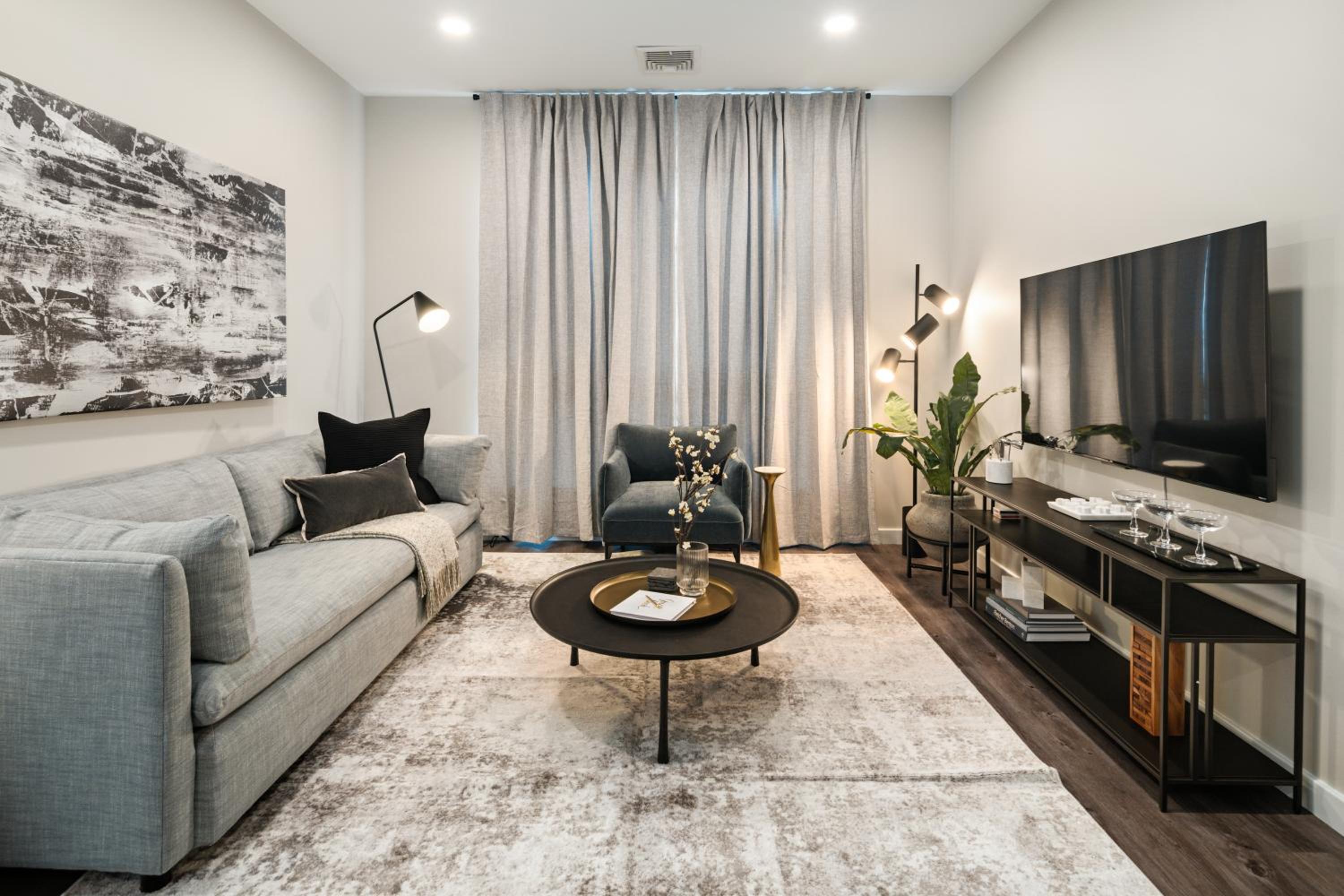 New Haven Vacations - Luxury Furnished Apartments by Hyatus Downtown at Yale - Property Image 57