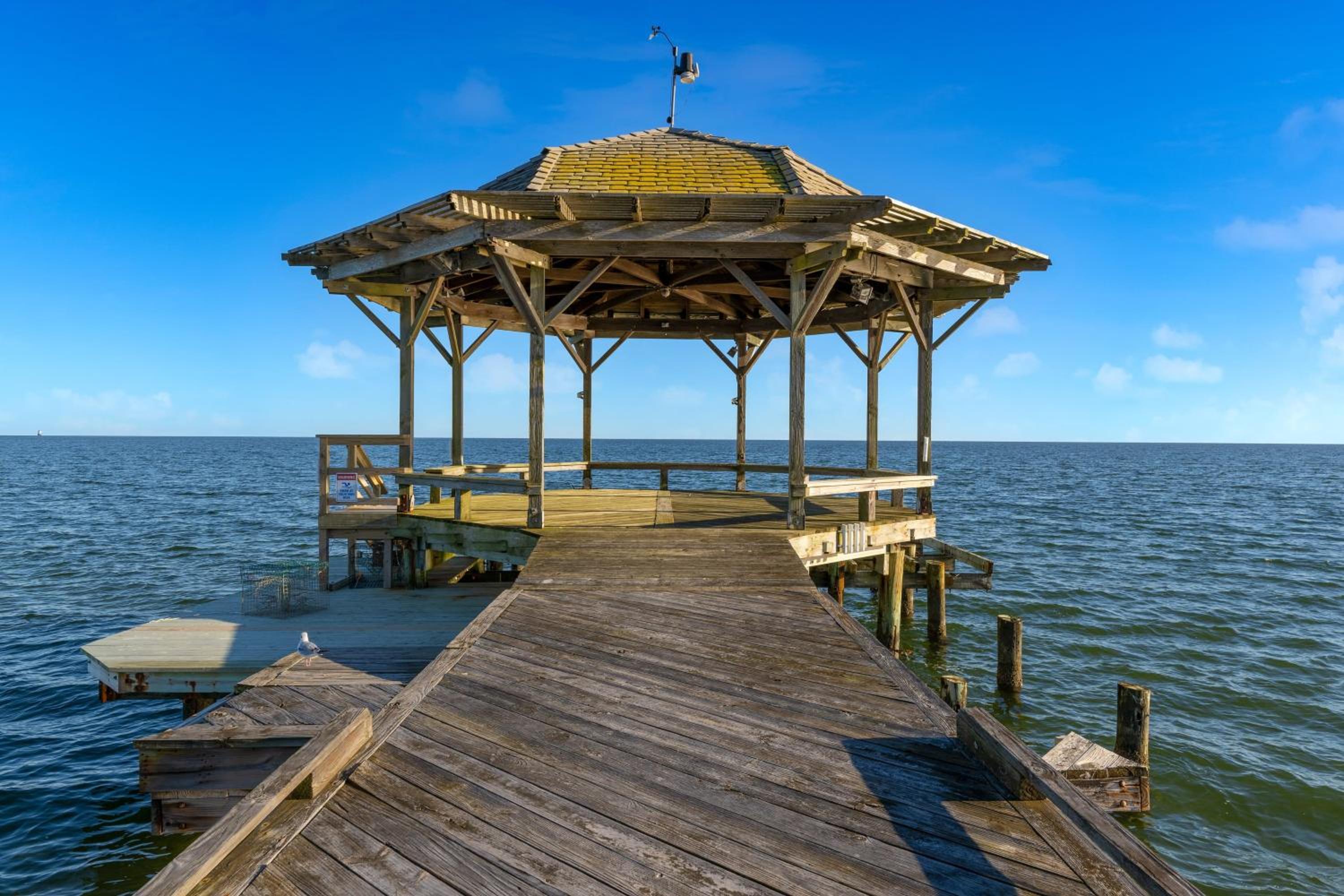 Bay Estate Luxe Waterfront Home w Private Pier MainGuest House Bay Views
