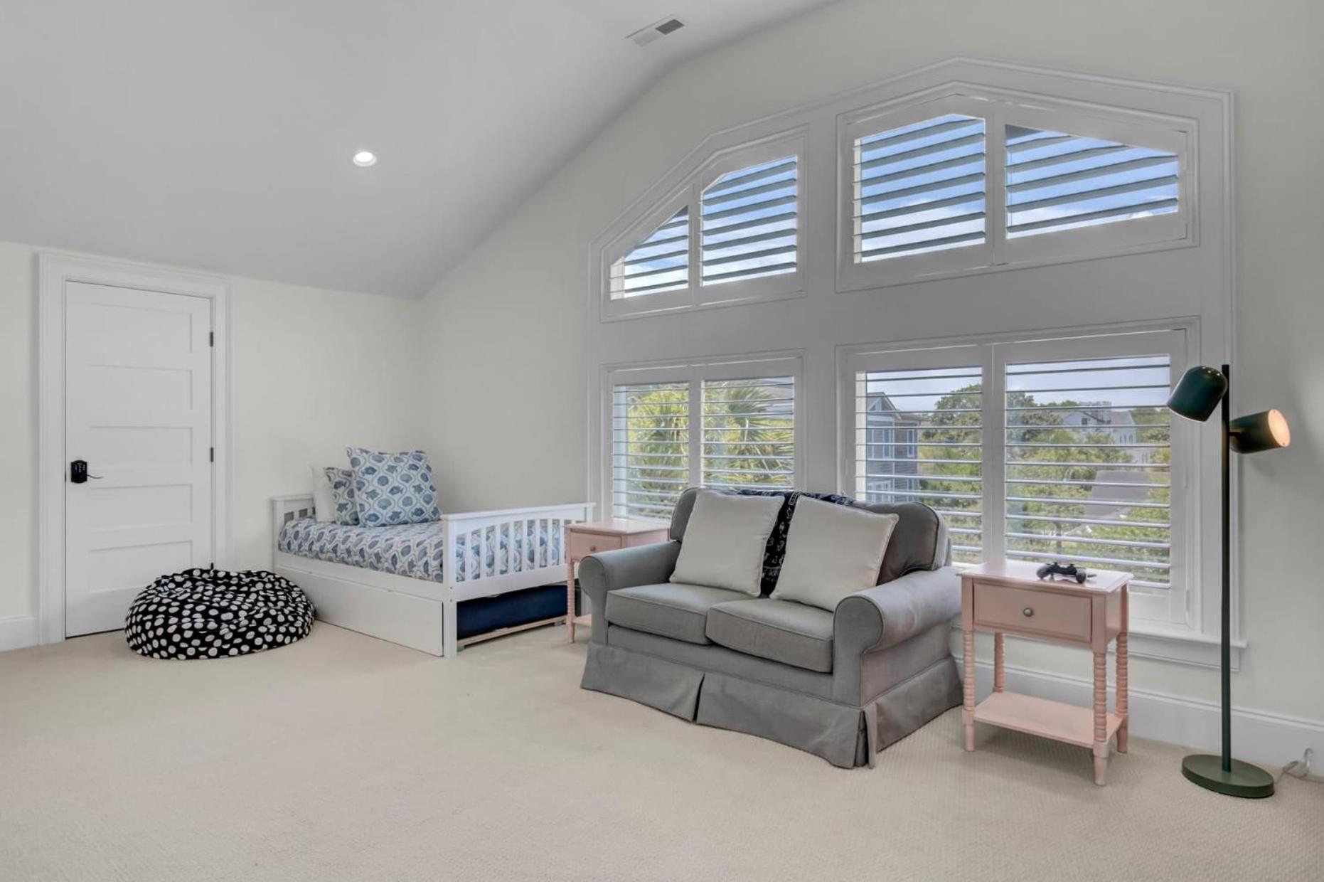 Be a Sullivans Local 1307 Cove Avenue by AvantStay Pool Outdoor Living