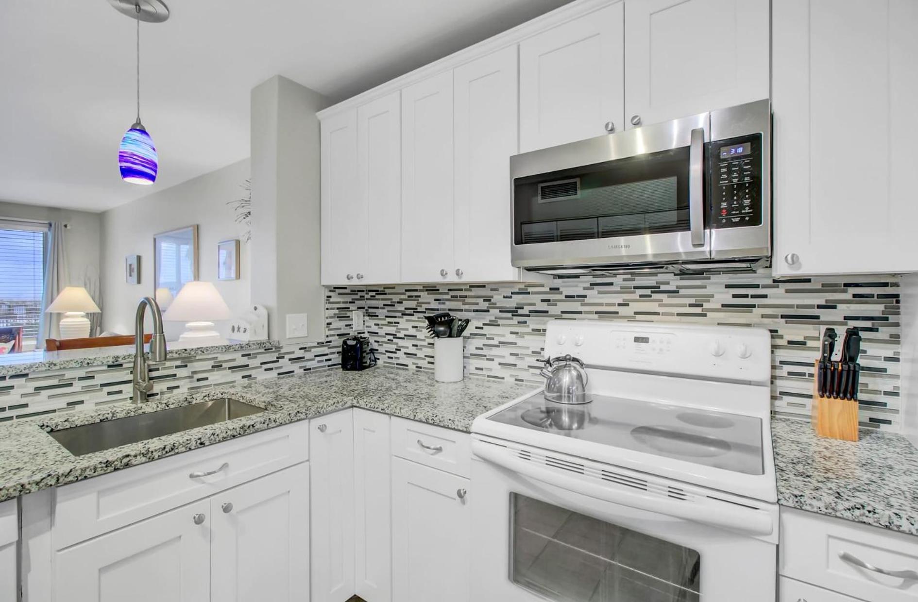 103 H Tidewater by AvantStay Walk to Beach Community Pool