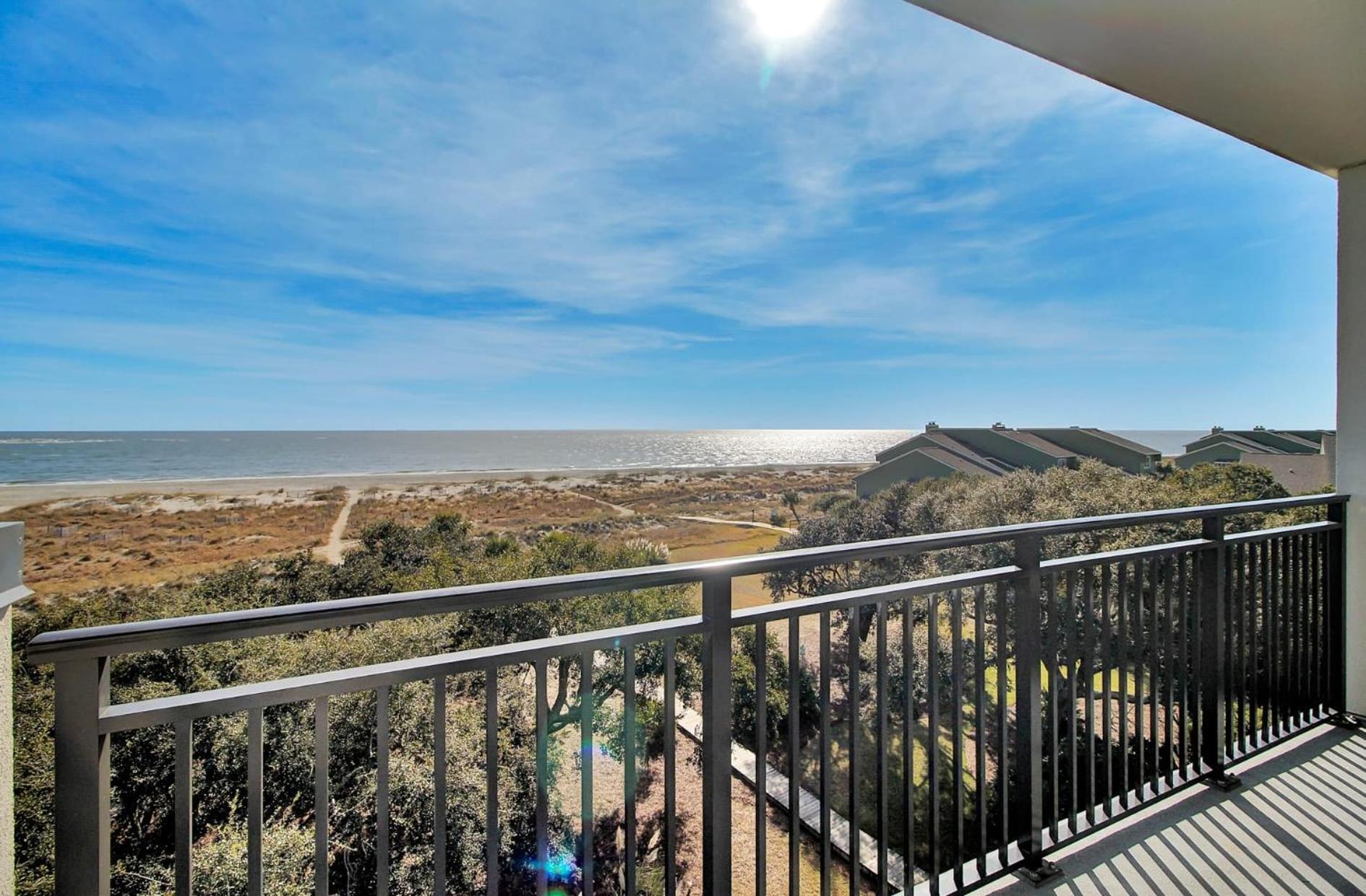401 A Shipwatch by AvantStay Beachfront Condo w Community Pool Access