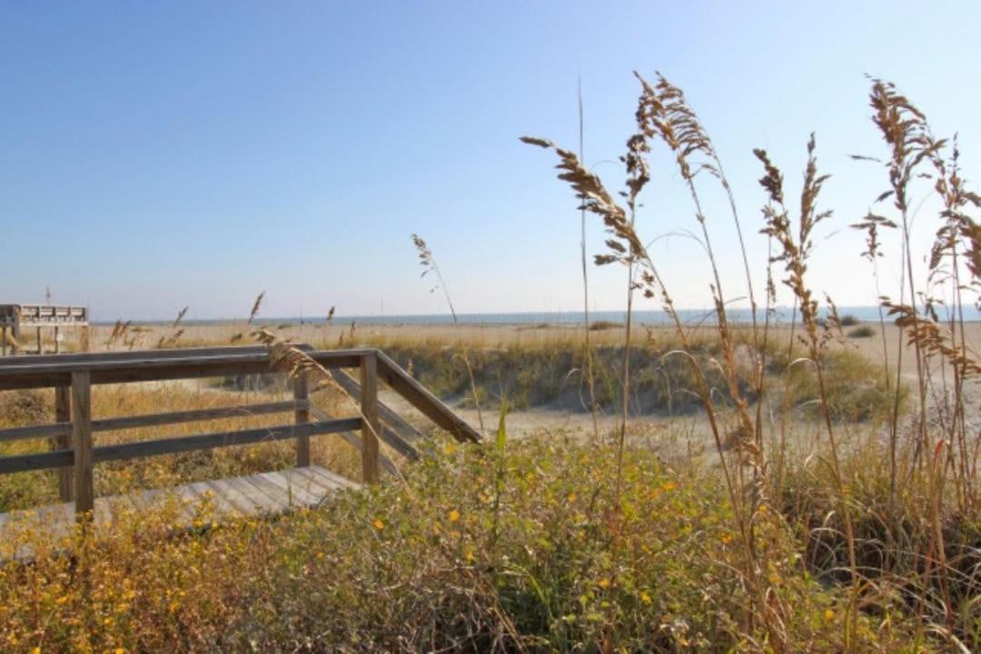 401 A Shipwatch by AvantStay Beachfront Condo w Community Pool Access