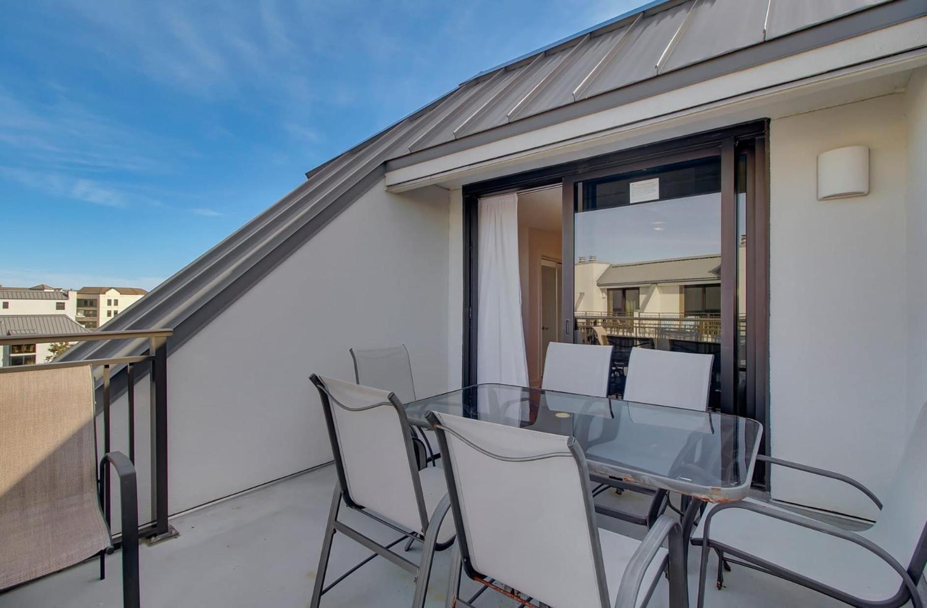 401 A Shipwatch by AvantStay Beachfront Condo w Community Pool Access