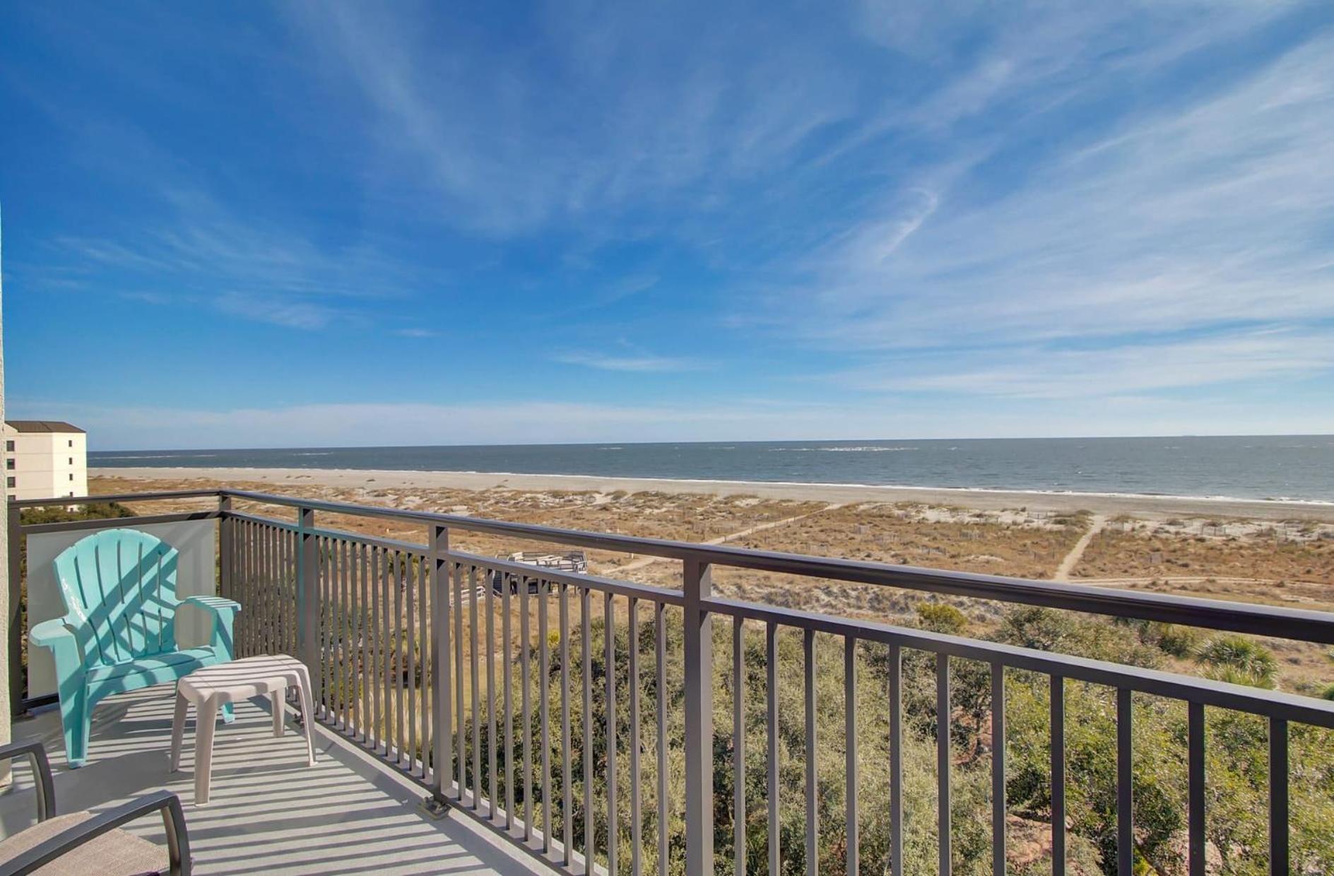 401 A Shipwatch by AvantStay Beachfront Condo w Community Pool Access
