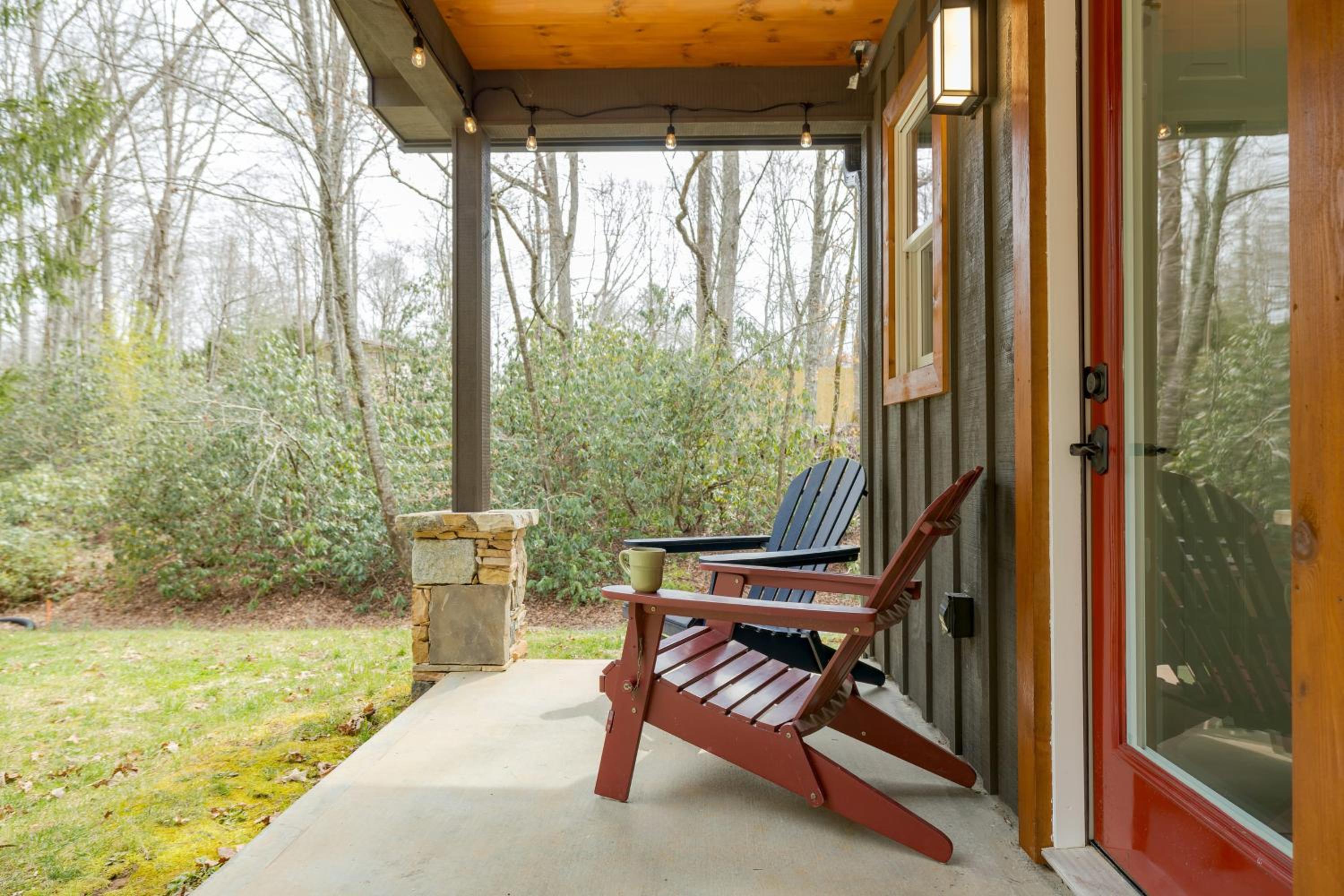 Bear’s Place by AvantStay Cozy Mountain Cabin in Brevard Firepit